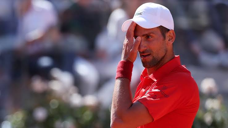 Novak Djokovic: Hit on the head by a water bottle at the Italian