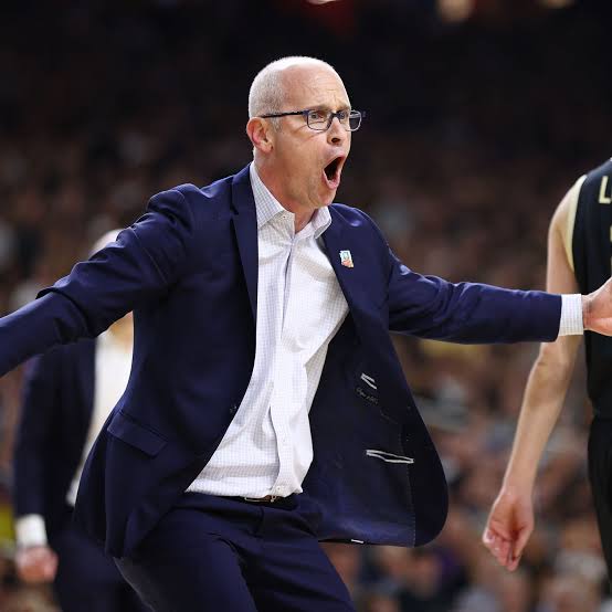 Dan Hurley CAN WIN With Lakers: Salary,Brother,Height & Age,Son