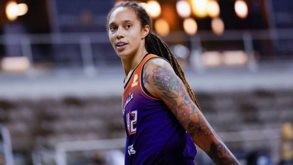 Brittney Griner Kneeling: Russia arrest,Released,Wife,Height,Trade