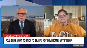 Burning patrol car: Bystanders pull police officer,What happens