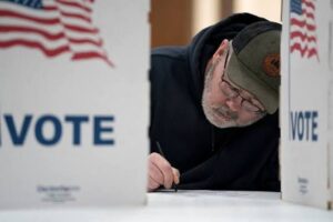 BREAKING: US Voters Losing Trust in Both Parties