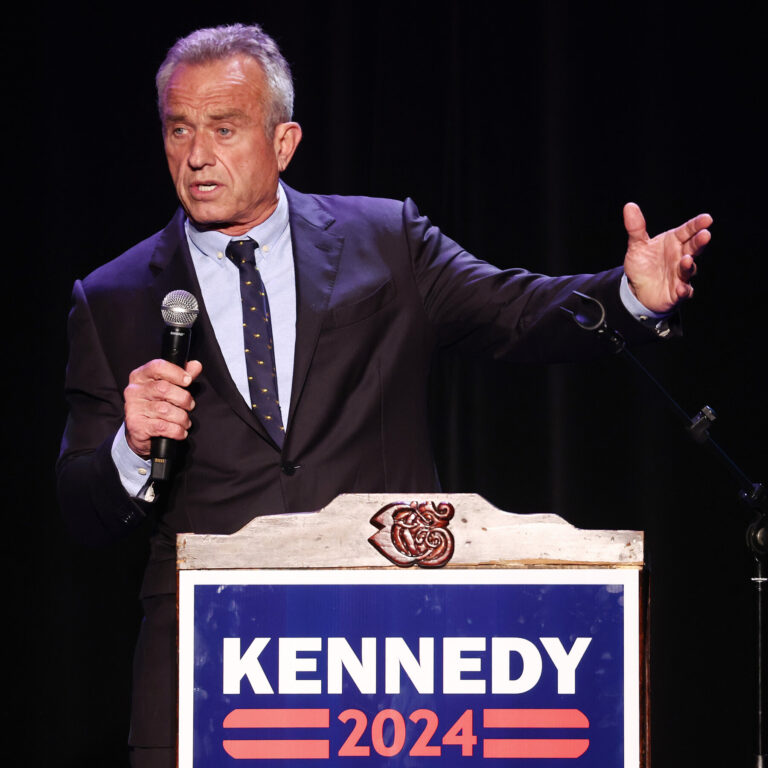 29pol-kennedy3-hbgw-mediumSquareAt3X