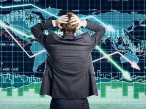 US Economy Warning Signals : Jobs Data Sparks Slowdown Fears