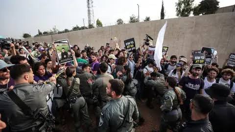 images - 2025-12-18T210201.631