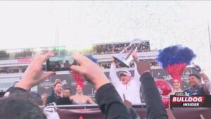 Las Vegas Bowl frenzy ignites : football drama grips city , crowds flood Strip