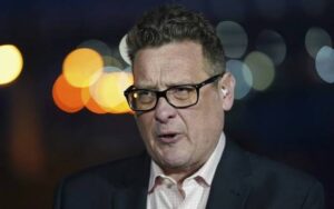 Karl Turner Uproar : Labour MP blasts Starmer, threatens by-election over jury reform