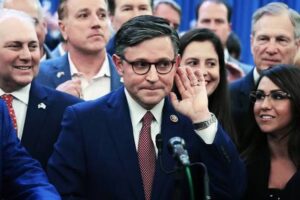 Mike Johnson : shutdown brink, GOP infighting, Speaker under fire