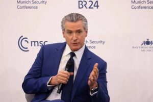 Newsom Surge : Tariff Refund Push, Memoir Boost, 2028 Buzz