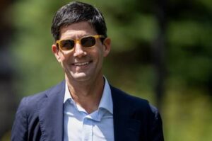 Kevin Warsh Spotlight: Fed Policy Buzz, Economic Pressure, Wall Street Reacts