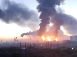 MOSCOW REFINERY BLITZ: Ukraine Drones Hit Russian Capital, Massive Explosions