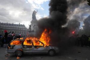 PARIS RIOTS CURFEW ORDERS: French Government Tightens Security After Widespread Violence
